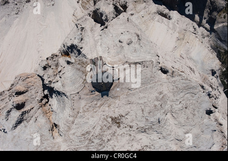 Vue aérienne, télécabine sur Sass Pordoi Mountain, Dolomites, Alto Adige, Italie, Europe Banque D'Images