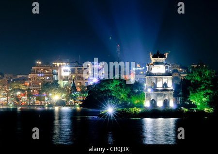 Photo de nuit de la tour Thap Rua ou tortue ou tortue, tour du lac Hoan Kiem, Hanoi, Vietnam du Nord, Vietnam, Asie du sud-est Banque D'Images