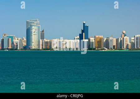 Toits de Abu Dhabi le long de la Corniche, Abu Dhabi, Émirats arabes unis, Moyen Orient Banque D'Images