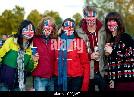 Revelers célébrer le Jubilé de diamant de la Reine à Hyde Park, Londres 2012 Banque D'Images