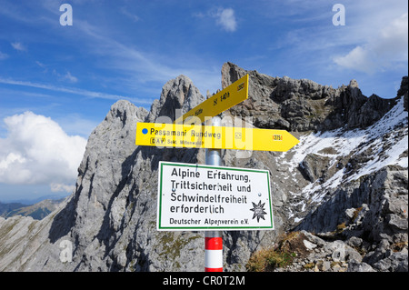 Indications pour le sentier de randonnée Passamani dans le Karwendel, parc alpin du Karwendel près de Mittenwald Banque D'Images