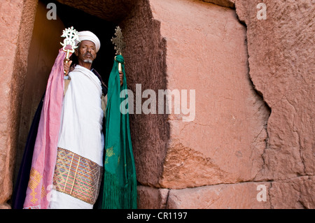 L'Éthiopie, région d'Amhara, Lalibela, prêtre de Bet Gabriel Rafael, Patrimoine Mondial de l'Église Banque D'Images