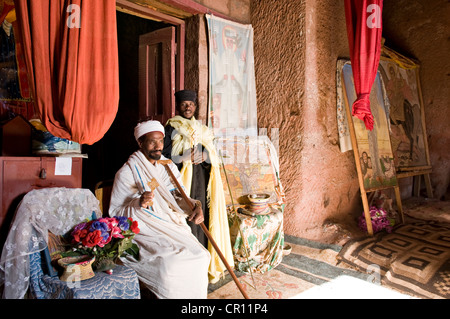 L'Éthiopie, région d'Amhara, Lalibela, prêtre de Bet Mercurios, Patrimoine Mondial de l'Église Banque D'Images
