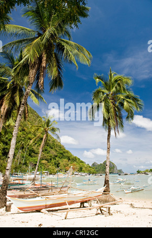 Aux Philippines, l'île de Palawan, El Nido, village de pêcheurs Banque D'Images