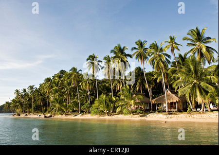 Aux Philippines, l'île de Palawan, El Nido, Baie de Corong Corong, la plage de Resort Dolarog Banque D'Images