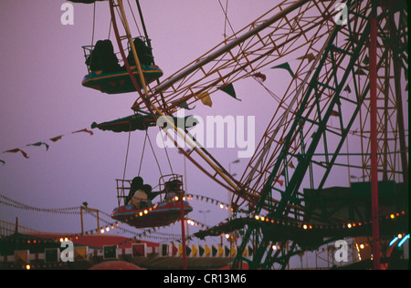 Une grande roue d'hôtesse saoudiens et leurs familles en Arabie Saoudite Jeddah la deuxième plus grande ville. Banque D'Images