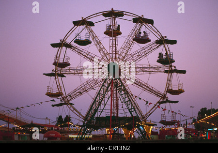 Une grande roue d'hôtesse saoudiens et leurs familles en Arabie Saoudite Jeddah la deuxième plus grande ville. Banque D'Images