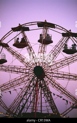 Une grande roue d'hôtesse saoudiens et leurs familles en Arabie Saoudite Jeddah la deuxième plus grande ville. Banque D'Images