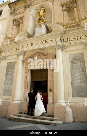 Malte, La Valette, classée au Patrimoine Mondial de l'UNESCO, mariage dans la rue de la République Banque D'Images