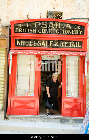 Malte, La Valette, classée au Patrimoine Mondial de l'UNESCO, boutique de style anglais Banque D'Images