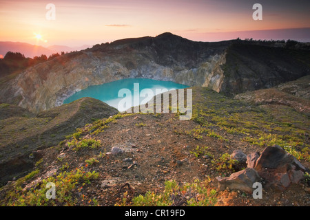 Lever du soleil à Kelimutu Volcan, Flores, Indonésie Banque D'Images