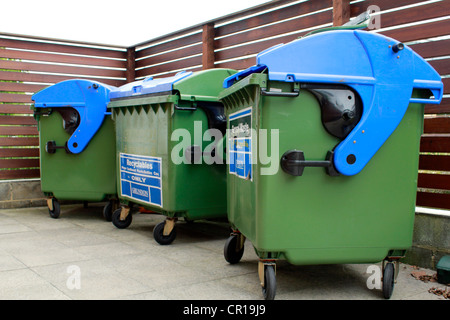 Gros bacs de recyclage Banque D'Images