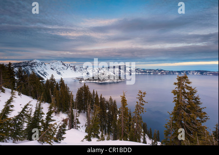 USA (Oregon), comté de Clamath, vue sur le lac du cratère en hiver Banque D'Images