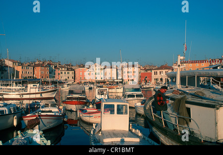 La Croatie, Istrie, Adriatique, Rovinj, le port Banque D'Images