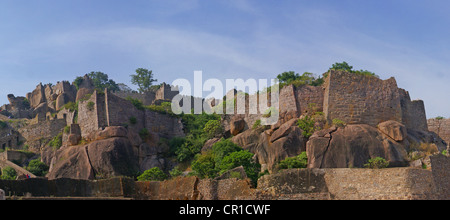 Citadelle massive ruines du fort Golconda, Hyderabad, Andhra Pradesh, Inde, Asie Banque D'Images