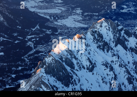 Vue depuis la montagne Zugspitze sur Waxenstein Garmisch-Partenkirchen vers la montagne, du Wetterstein, Haute-Bavière Banque D'Images