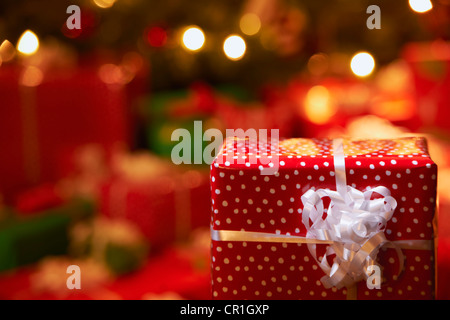 Close up of wrapped Christmas Gift Banque D'Images