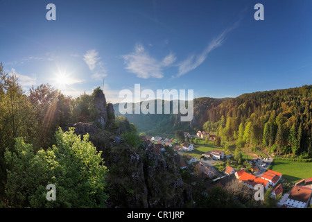 Wolfsberg, municipalité de Obertrubach, Trubachtal valley, vue de ruines du château de Wolfsberg, Petite Suisse Banque D'Images