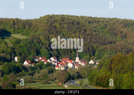 Untertrubach, municipalité de Obertrubach, Trubachtal valley, vue de ruines du château de Wolfsberg, Petite Suisse Banque D'Images