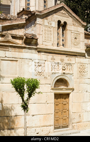 Grèce, Athènes, Attique, Plaka, 12e siècle église Byzantine appelée la petite métropole ou Théotokos Gorgoepikoos et Ayios Banque D'Images