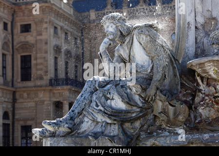 Statue de Walther von der Vogelweide, Franconia Fontaine, place Residenzplatz, Wuerzburg, en Basse-franconie, Franconia, Bavaria Banque D'Images