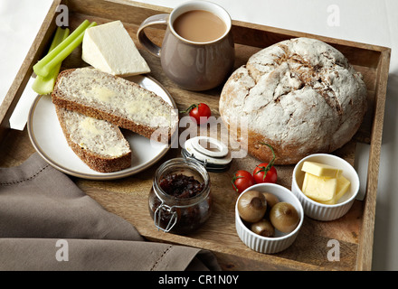 Portion De Pain Avec Pate Dans De Petites Jarres Sur Un Plateau En Bois.  Photo stock - Image du dîner, déjeuner: 239478618