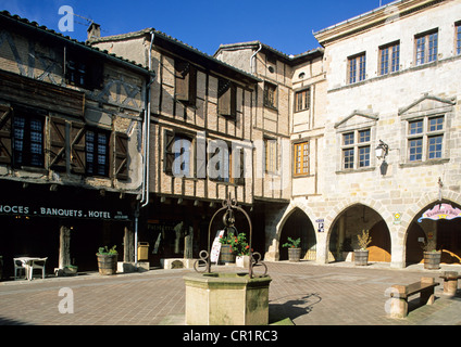 La France, Tarn, la vallée de Vere, Castelnau de Montmirail, étiqueté Les Plus Beaux Villages de France, la place principale de la Banque D'Images