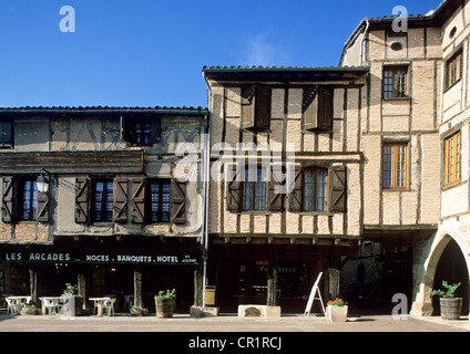 La France, Tarn, la vallée de Vere, Castelnau de Montmirail, étiqueté Les Plus Beaux Villages de France, la place principale de la Banque D'Images