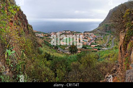 Le petit village côtier de pristine Agulo, La Gomera, Canary Islands, Spain, Europe Banque D'Images