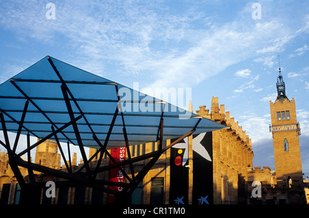 Espagne, Catalogne, Barcelone, CaixaForum espace d'exposition, maison moderniste Casa Ramona, entrée par l'architecte Arata Izozaki, Banque D'Images