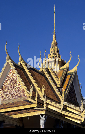 Cambodge, Phnom Penh, le Palais Royal, le détail des décorations du toit de la salle du trône Banque D'Images