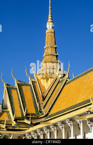 Cambodge, Phnom Penh, Palais Royal, détail de la toiture de la salle du trône de la pagode Banque D'Images