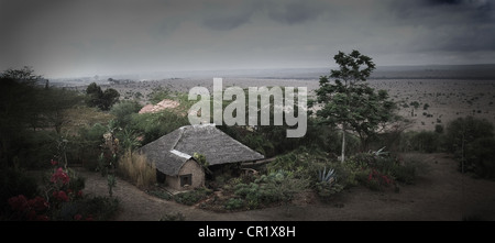 House and gardens in rural landscape Banque D'Images