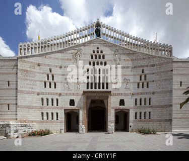 Façade occidentale de l'église de l'Annonciation à Nazareth, Israël Banque D'Images