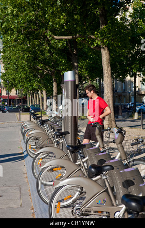 France, Paris, Vélib, location de vélo disponible librement Banque D'Images