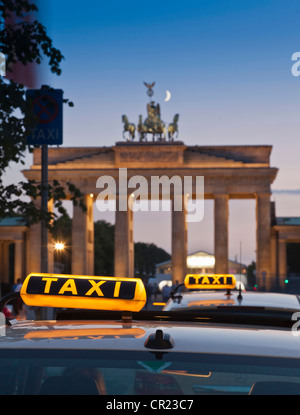 Close up de signes sur taxi cabs Banque D'Images