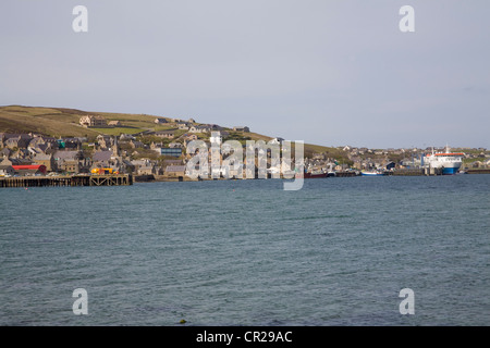 Stromness Orkney Islands West Mainland peut petite ville sur bras de mer, le terminal des ferries de Voe Hamla Écosse continentale Banque D'Images