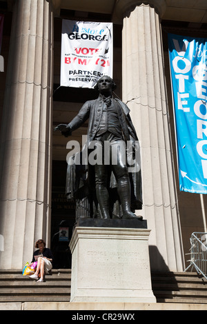 Federal Hall Wall street, Manhattan, Downtown, New York City, New York. L'extérieur des bâtiments, de la statue de George Washington Banque D'Images