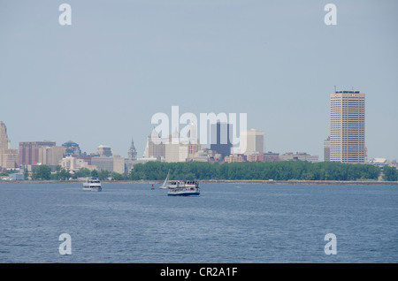 New York, Buffalo. le lac érié vue du centre-ville historique de Buffalo d'horizon. Banque D'Images