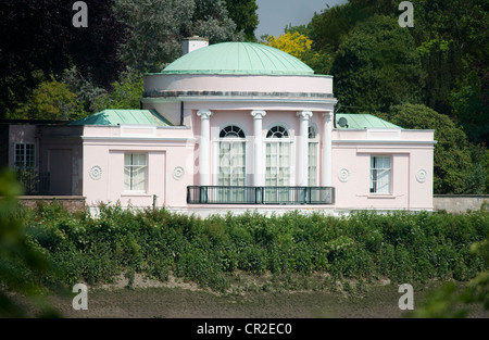 Riverside lodge sur les rives de la Tamise à Syon Park dans l'ouest de Londres Banque D'Images