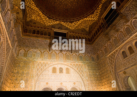 Salon de Embajadores (Ambassadeur's Hall) Wall & avec dôme d'or / plafond en dôme à l'Alcazar de Séville / Séville. L'Espagne. Banque D'Images