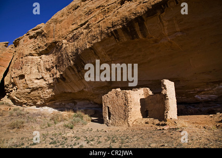 Une petite falaise chambre Anasazi de Chaco Canyon dans le parc historique national, Nouveau Mexique Banque D'Images