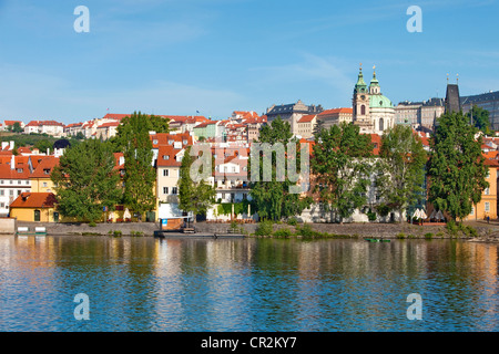 République tchèque, Prague - st. l'église Saint-Nicolas, le château de Hradcany, Prague Banque D'Images