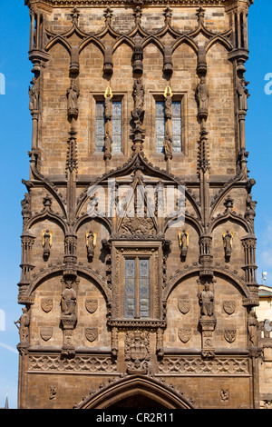 République tchèque, Prague - la tour poudrière (Prasna brana) construit 1475 Banque D'Images