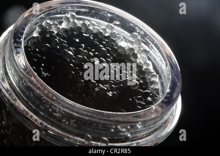 Black caviar en banque en verre close-up Banque D'Images