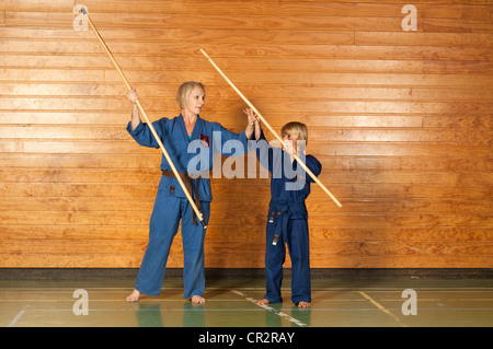 Dame mature yong enseignement enfant kiaido Ryu arts martiaux Banque D'Images