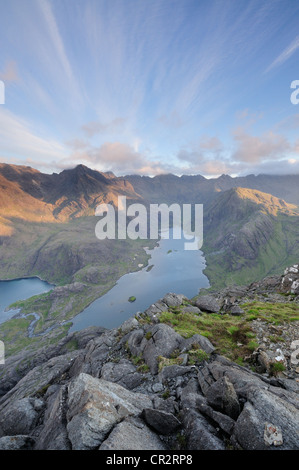 Vue de Sgurr na ires sur Loch Coruisk au pics déchiquetés de la Black Cuillin Hills, à l'île de Skye, en Ecosse Banque D'Images