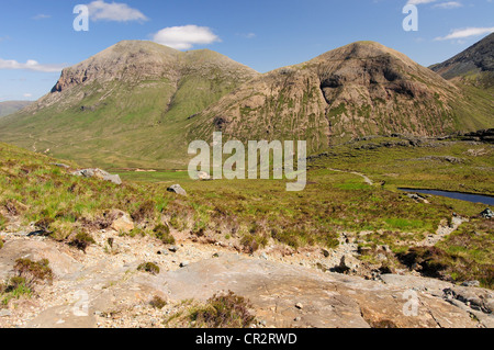 Marsco et Ruadh Stac sur une journée ensoleillée, l'île de Skye, Écosse Banque D'Images