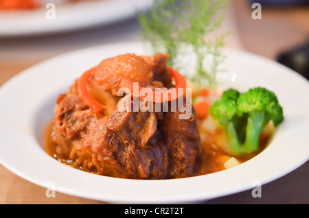 Boeuf braisé au vin rouge Banque D'Images