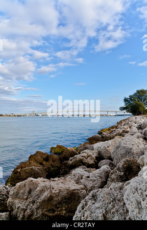 Vue du pont menant à Clearwater en Floride, du Sand Key Park Banque D'Images